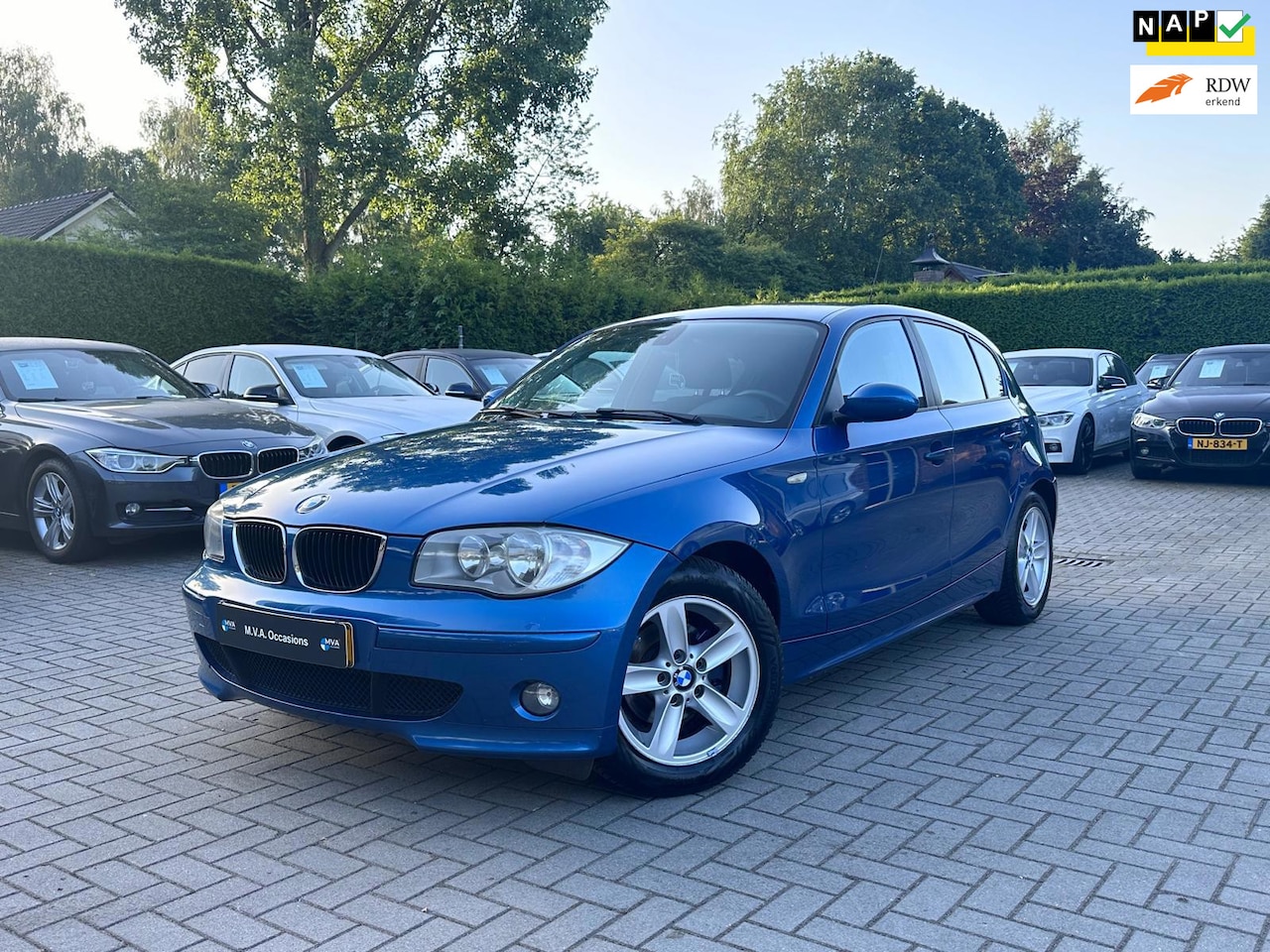 BMW 1-serie - 118i Business Line|Nieuwe Ketting + Klepseals|Trekhaak|Cruise control|Airco|Nette staat.. - AutoWereld.nl