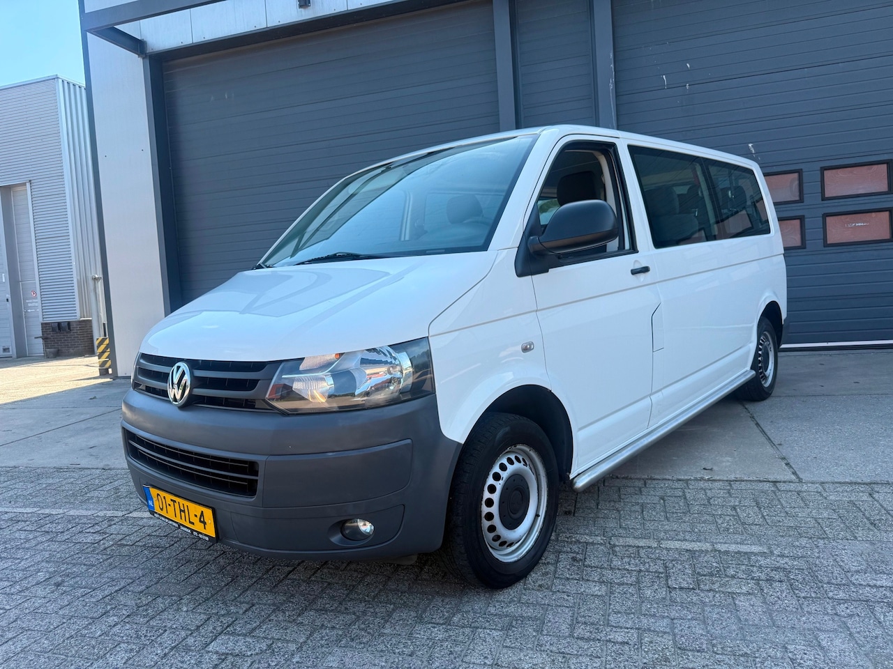 Volkswagen Transporter Kombi - 2.0 TDI L2H1 9 Persoon Comfortline - AutoWereld.nl