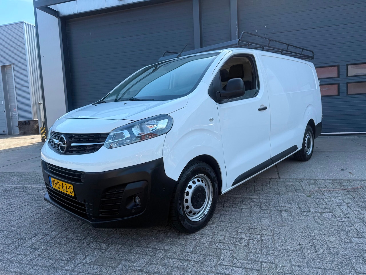 Opel Vivaro - 2.0 CDTI L3H1 DC Edition 2.0 CDTI L3H1 DC Edition - AutoWereld.nl