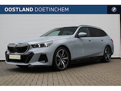BMW 5-serie Touring - 550e xDrive M Sport Automaat / Adaptief onderstel / Stoelventilatie / Comfort Access / Ada