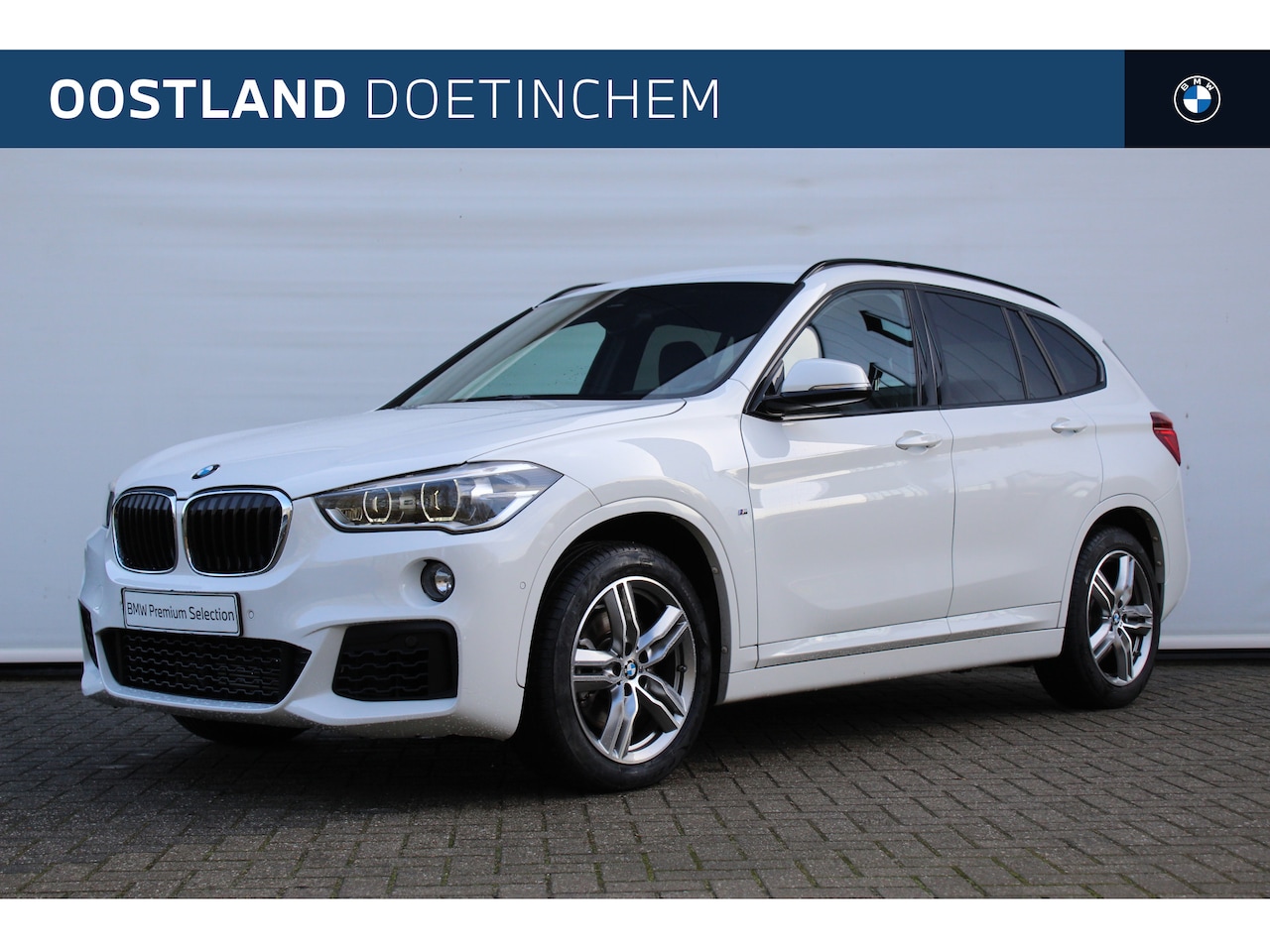 BMW X1 - sDrive20i M Sport Automaat / Sportstoelen / LED / Comfort Access / Stuurverwarming / Trekh - AutoWereld.nl