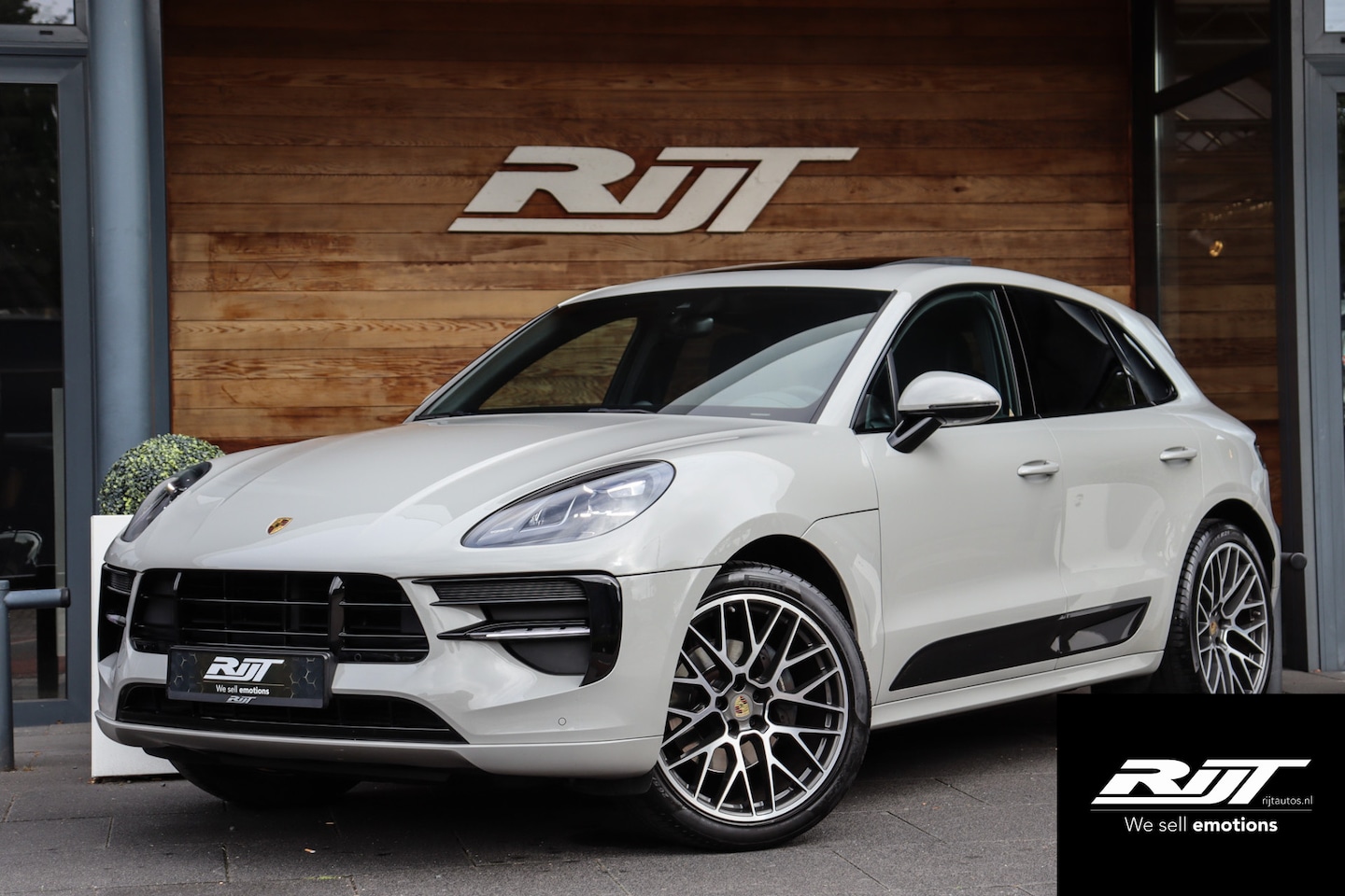 Porsche Macan - 2.0 **Krijtgrijs/Pano/Lucht/Sportdesign/Sport uitlaat** - AutoWereld.nl