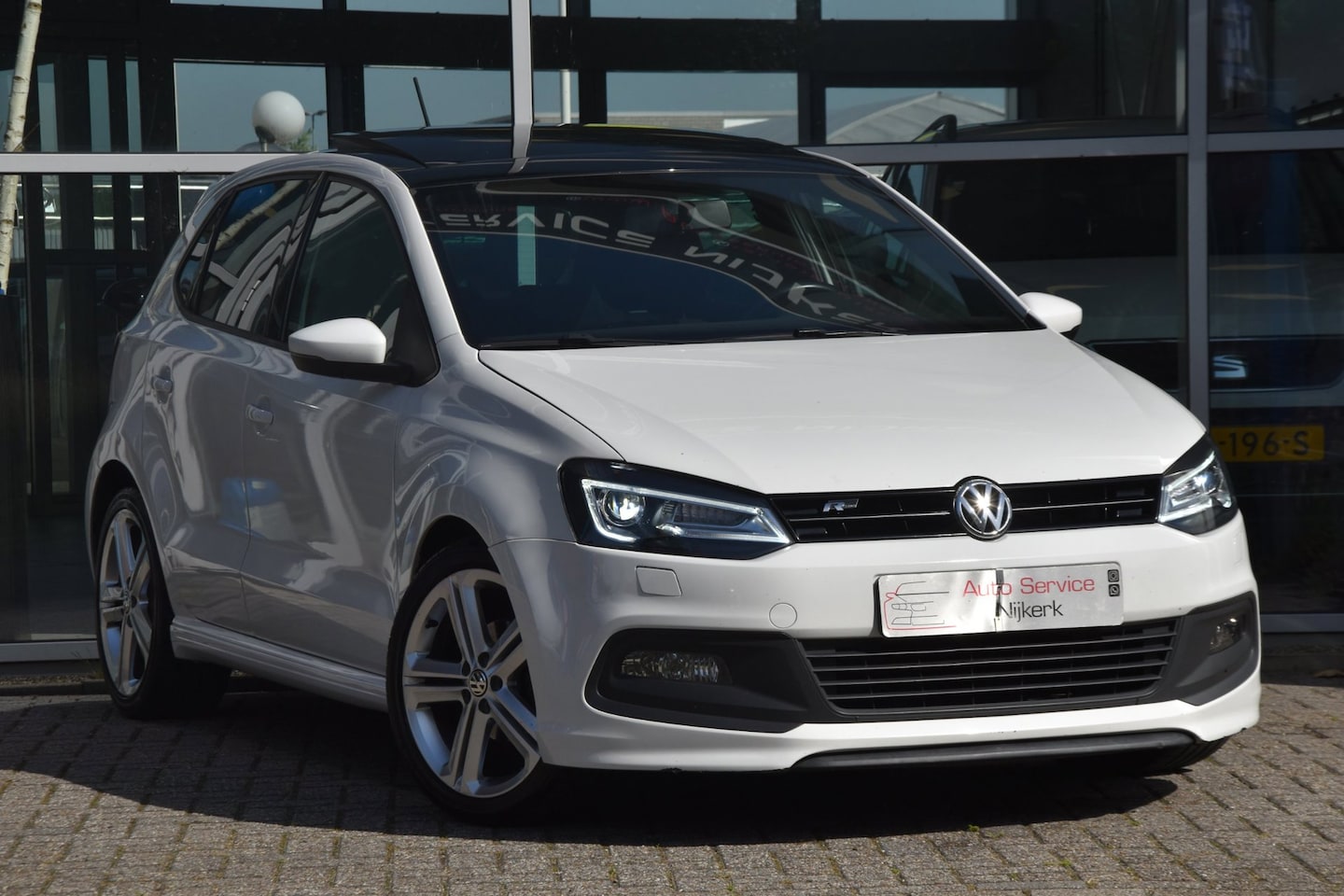 Volkswagen Polo - 1.2 TSI Highline R-Line Airco Pano. dak Pdc Lm-Velgen - AutoWereld.nl