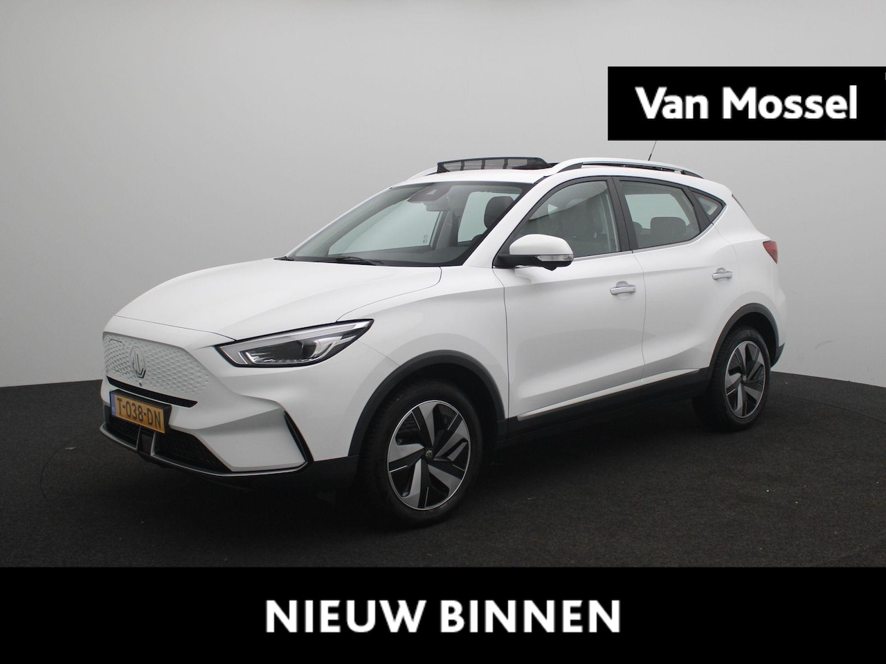 MG ZS - EV Long Range Luxury 70 kWh | Camera | Apple Carplay | Leder | - AutoWereld.nl