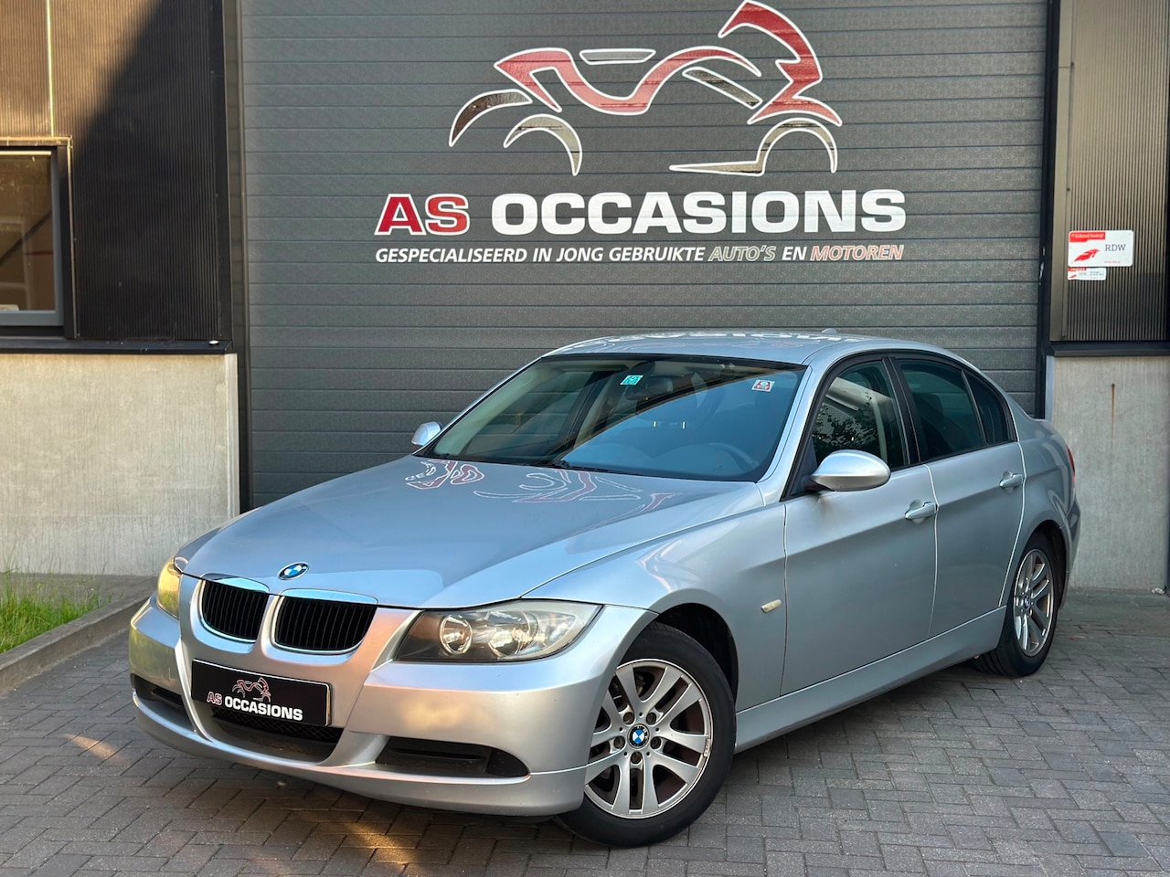 BMW 3-serie - 318i Business Line - Airco - Cruise - AutoWereld.nl