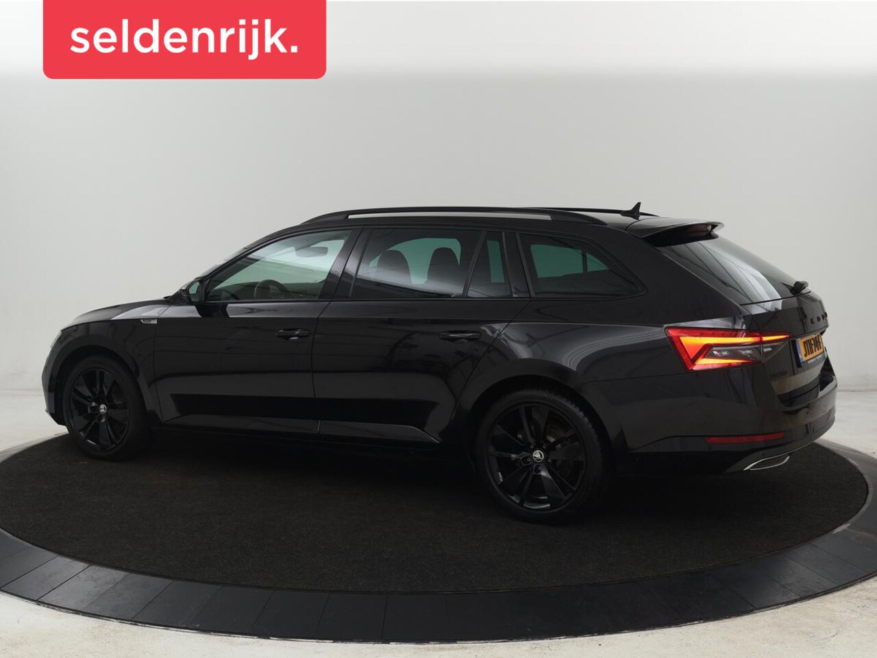 Skoda Superb - 1.4 TSI iV Sportline | Stoelverwarming | Alcantara | Adaptive cruise | Camera | Carplay | - AutoWereld.nl