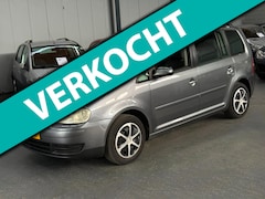 Volkswagen Touran - 1.6-16V FSI Trendline Automaat Nieuwe APK Carplay Camera