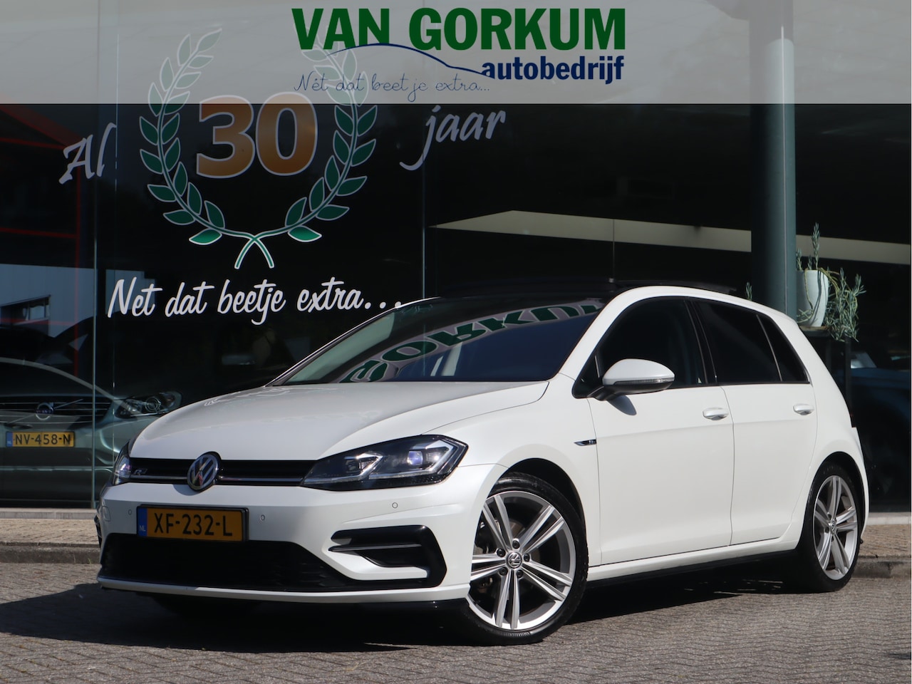 Volkswagen Golf - 1.5 TSI Highline Pano / Navi / Elekramen / R-Line Dealeronderhouden - AutoWereld.nl