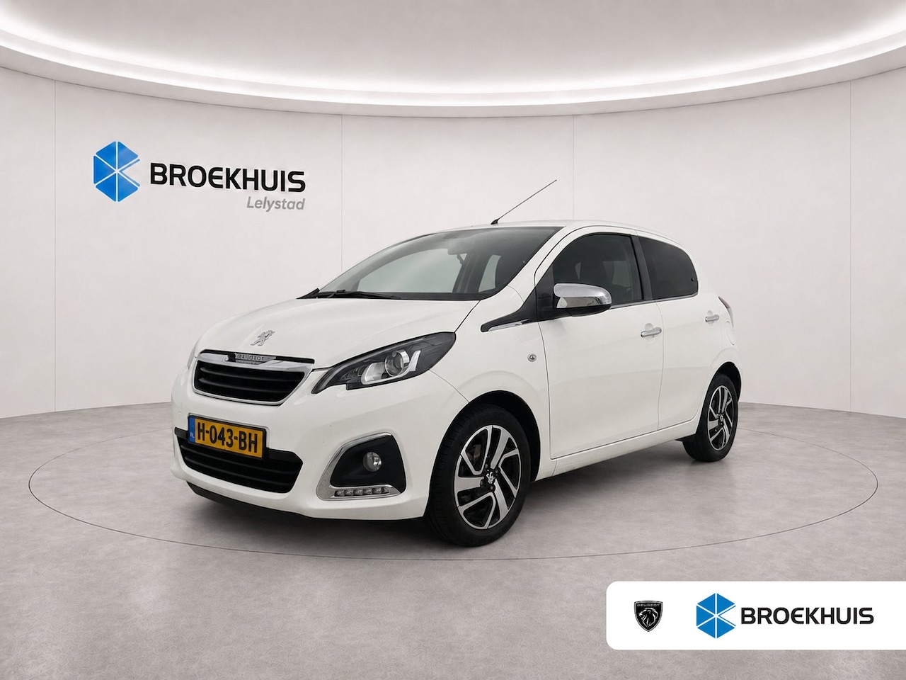 Peugeot 108 - 1.0 E-VTI 72PK 5-DRS ALLURE / NAVI / CLIMA / LED / 15" LMV / CAMERA / BLUETOOTH / PACK STY - AutoWereld.nl
