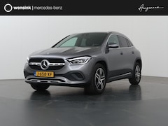 Mercedes-Benz GLA-Klasse - 200 Business Solution Luxury | Trekhaak | Stoelverwarming | Getint glas | Achteruitrijcame