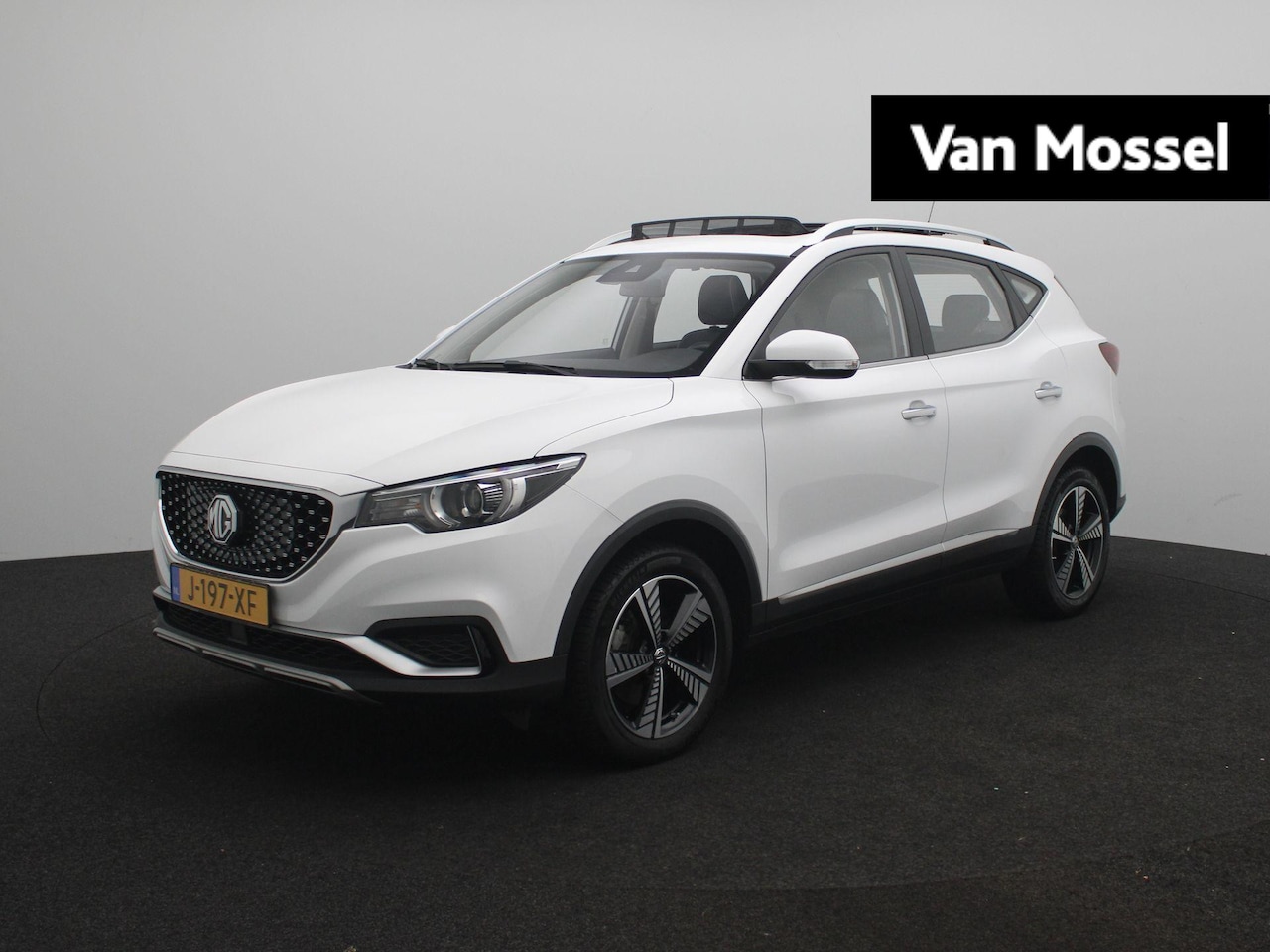 MG ZS - Luxury 45 kWh | Leder | Navi | Panoramadak | CarPlay | Camera | Stoelverwarming | - AutoWereld.nl