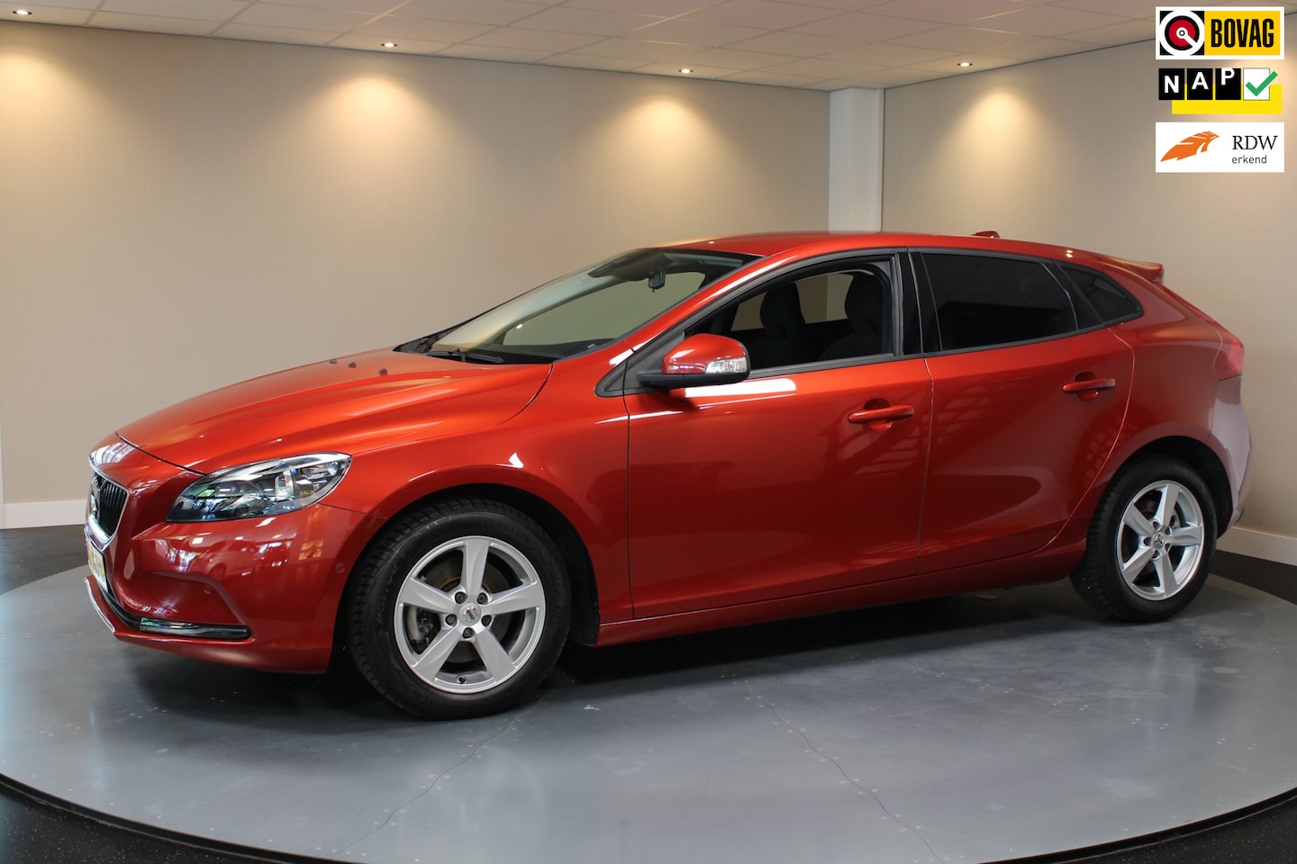 Volvo V40 - 2.0 T3 Edition *1ste Eigenaar/Dealer OH* Stoelverw.|Navi|Cruise|BT|PDC|NAP - AutoWereld.nl