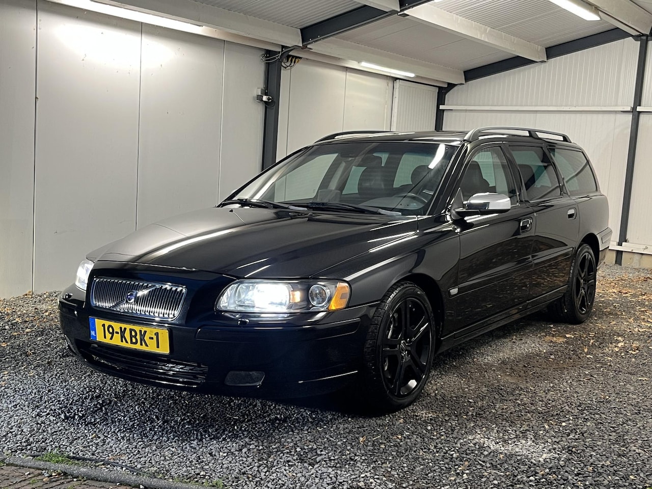 Volvo V70 - 2.4 T5 260PK AUT 6-2005 LEDER NAVI XENON SCHF.DAK ST.VERW CRUISE ECC PDC TEL 18'' TREKH.. - AutoWereld.nl