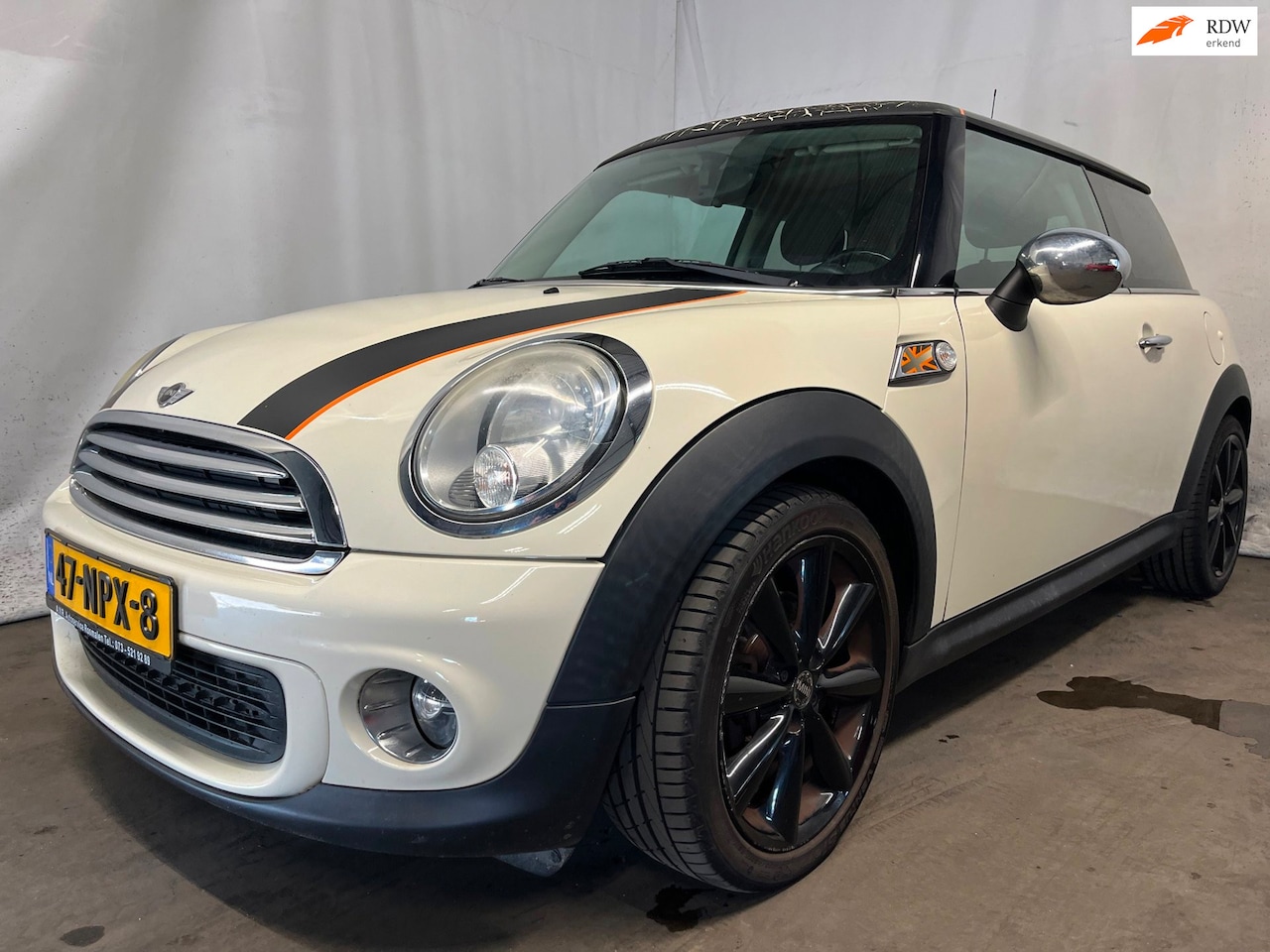 MINI 3-Deurs - 1.6 One MINIMALIST Business Line - Schade - AutoWereld.nl