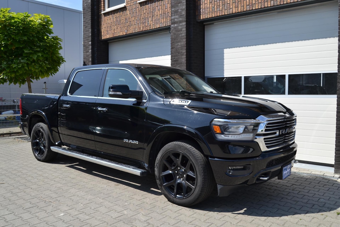 Dodge Ram 1500 - 5.7 V8 Crew Cab Laramie 6 persoons, 12 inch scherm, Panoramadak - AutoWereld.nl