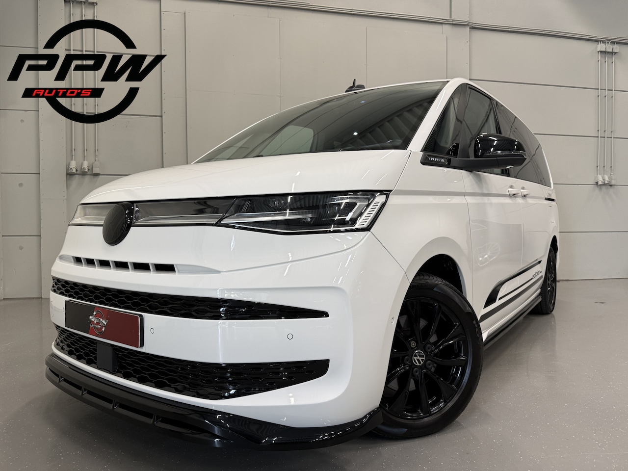 Volkswagen Multivan - 1.4 eHybrid L2 EDITION PANO/BODYKIT/TREKHAAK/18"BLACK/IQ-LIGHT/STANDKACHEL/CAMERA/SFEER/KE - AutoWereld.nl