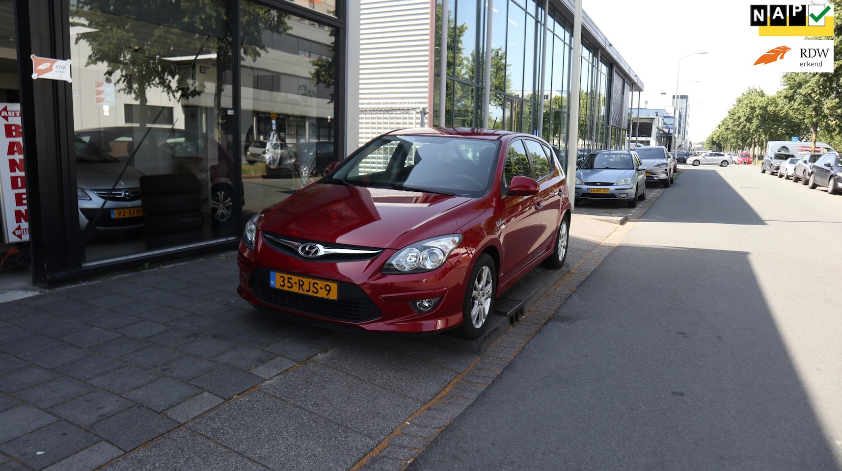 Hyundai i30 - 1.4i i-Drive Cool AIRCO / GOED ONDERHOUDEN - AutoWereld.nl