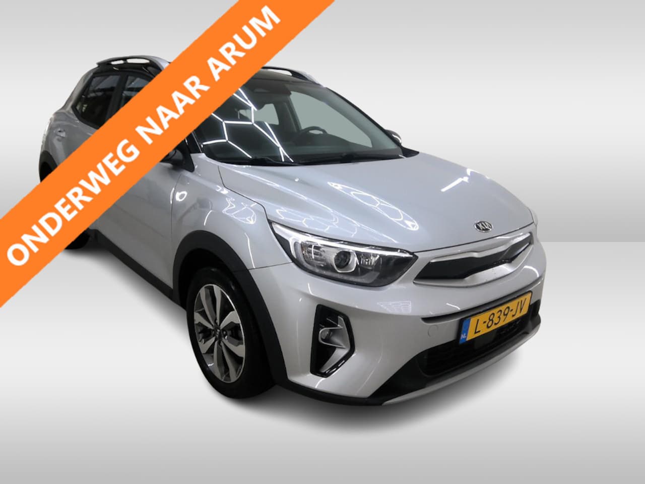 Kia Stonic - 1.0 T-GDi MHEV 100PK DynamicPlusLine KEYLESS | TWO-TONE | NAVI | CRUISE - AutoWereld.nl