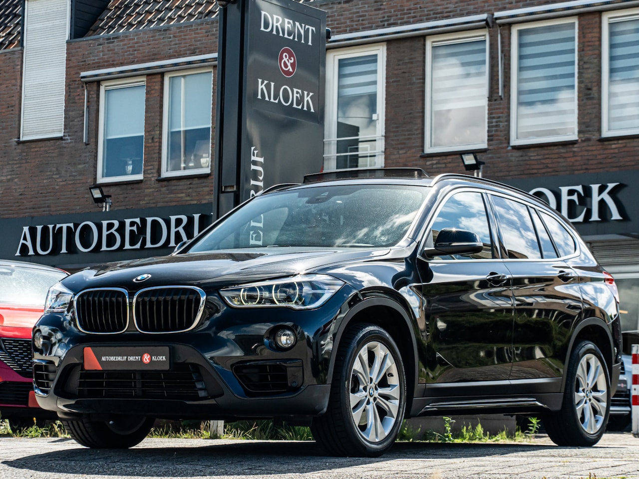 BMW X1 - sDrive20i Executive PANO HARMAN KARDON HUD CAMERA MEMORY STOEL ADAP CRUISE - AutoWereld.nl