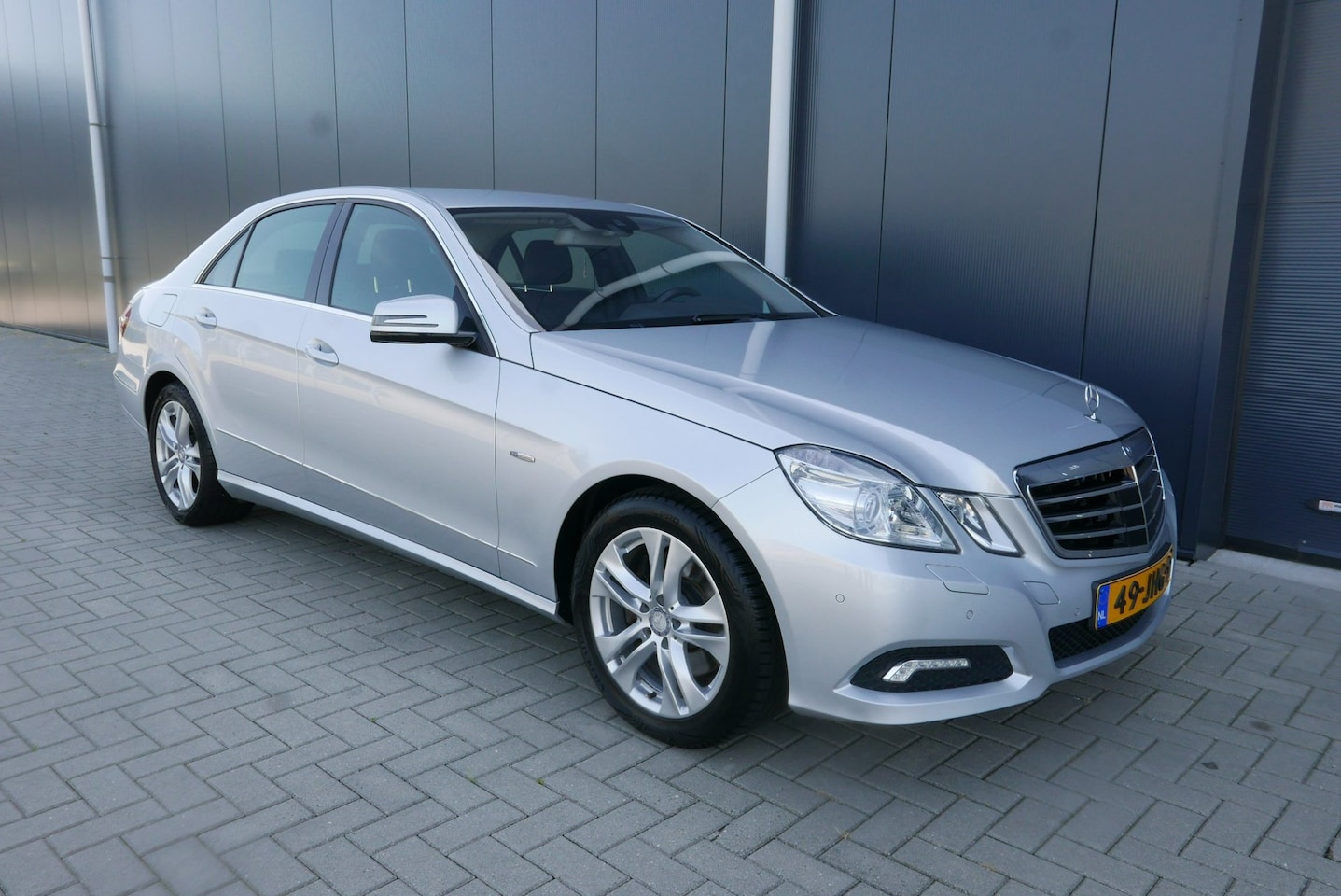 Mercedes-Benz E-klasse - 350 CDI AVANTGARDE SEDAN AUT,NAVI,LEER,XENON,TREKHAAK,176104 KM - AutoWereld.nl