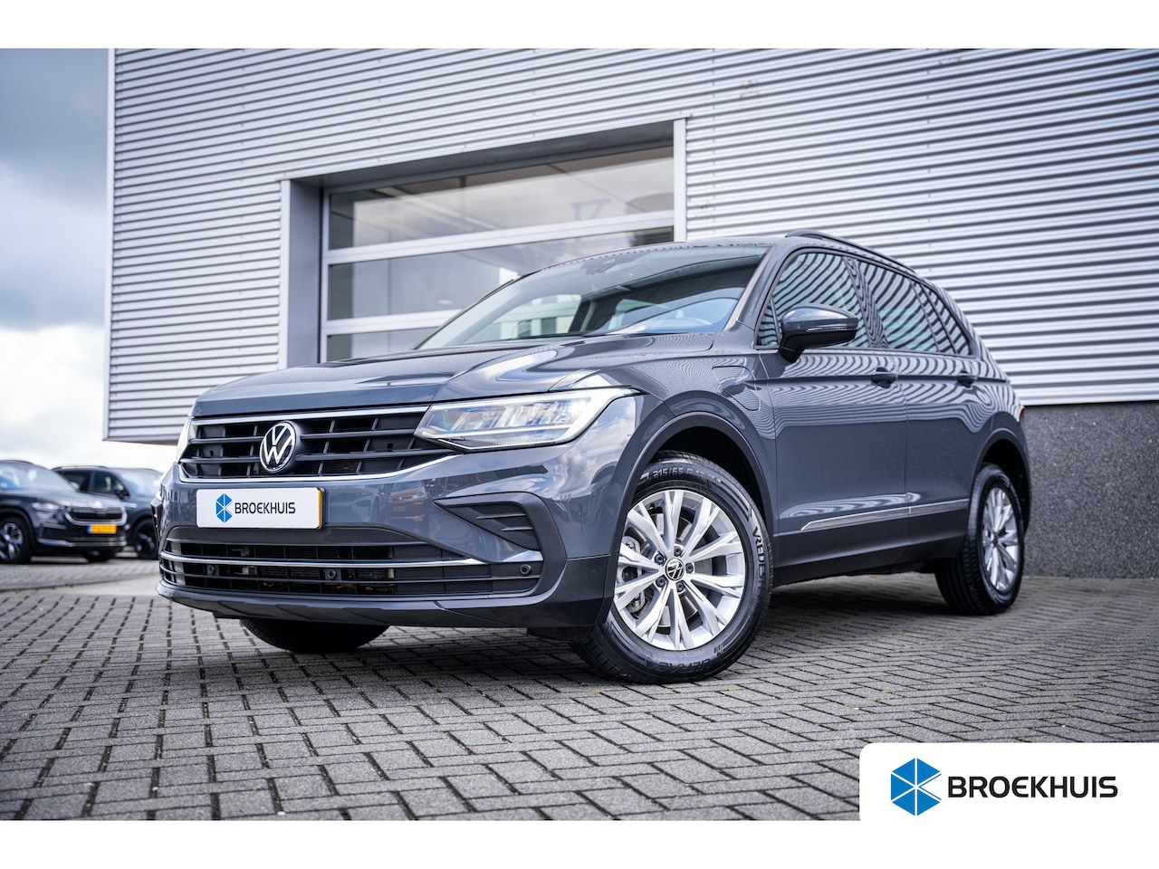 Volkswagen Tiguan - | SOH 91% 1.4 TSI eHybrid Life 245PK | Achteruitrij Camera | Airco (automatisch) | Keyless - AutoWereld.nl