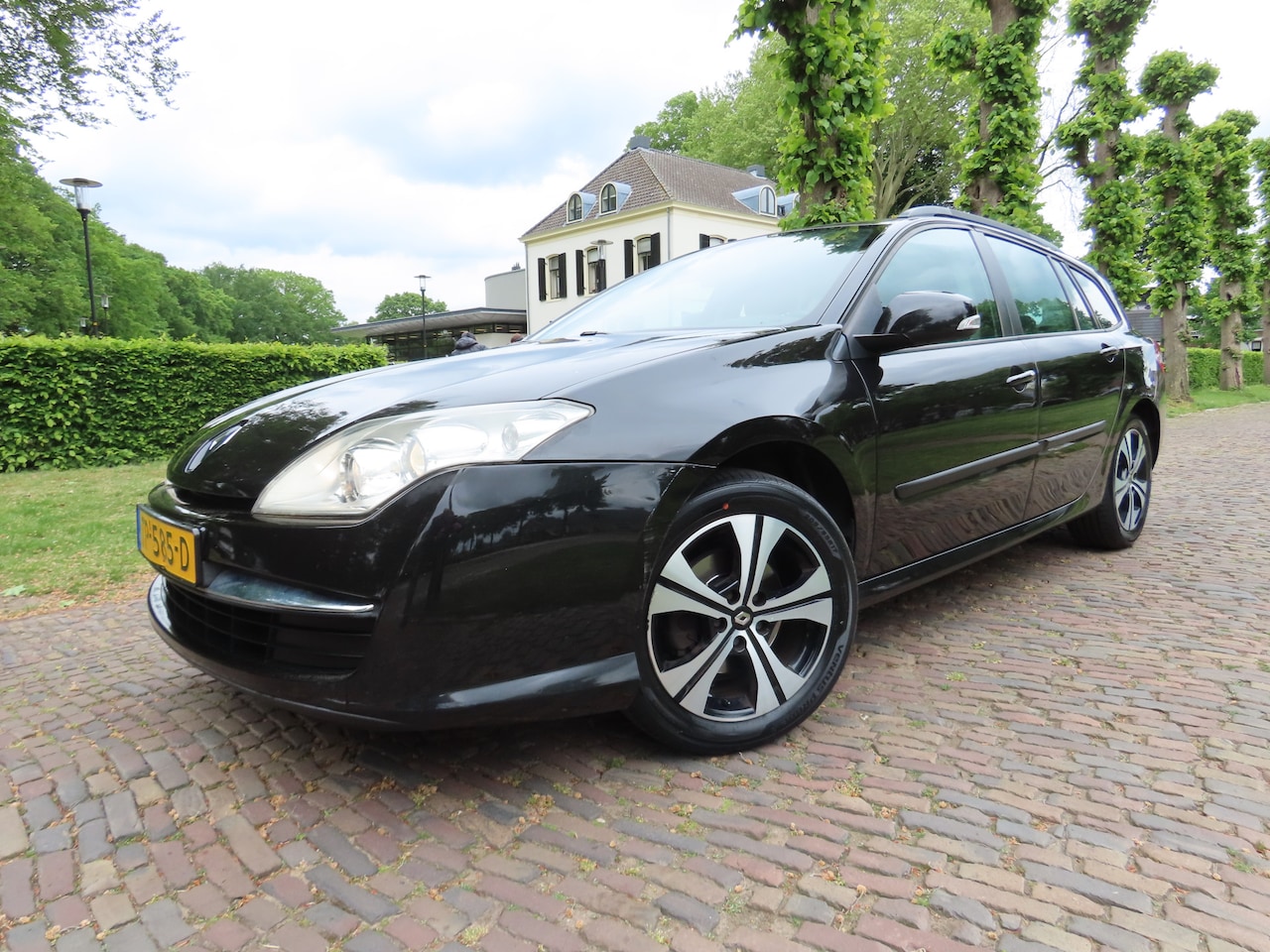 Renault Laguna Estate - 2.0 16V Corporate Ecc Xenon Pdc Lm Velgen Trekhaak***Apk t/m 1-3-2027*** - AutoWereld.nl