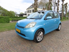 Daihatsu Sirion 2 - 1.0-12V Trend Airco Stuurbekrachtiging 5 Drs LM Velgen Trekhaak