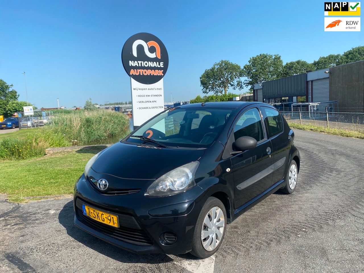 Toyota Aygo - 2013 * 1.0 VVT-i Now * 5 DEURS * APK * AIRCO - AutoWereld.nl
