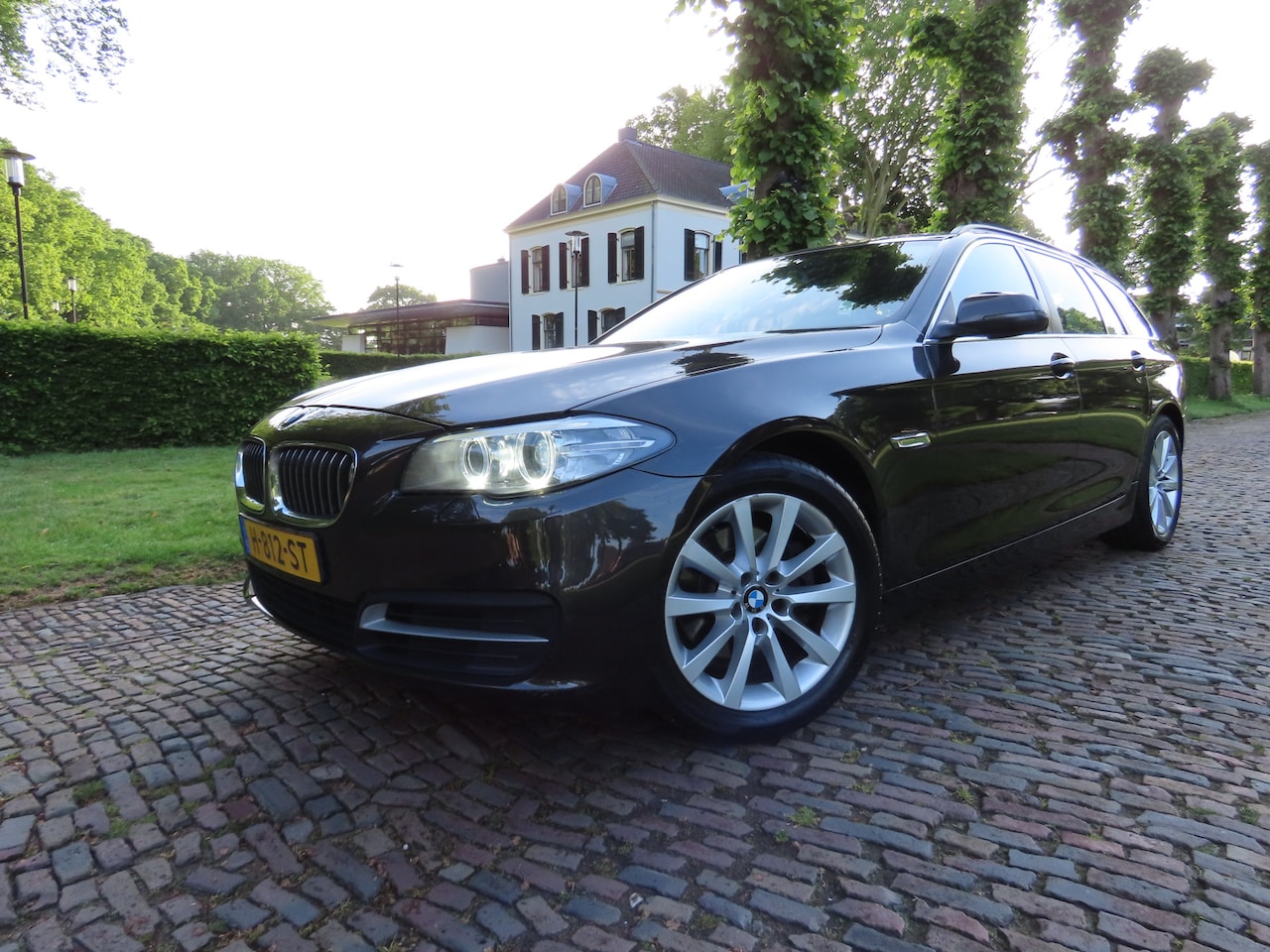 BMW 5-serie Touring - 520d High Executive Leer Keyless Led BI Xenon Stoelverwarming Pdc Navigatie Bleutooth Crui - AutoWereld.nl