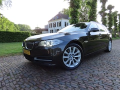BMW 5-serie Touring - 520d High Executive Leer Keyless Led BI Xenon Stoelverwarming Pdc Navigatie Bleutooth Crui