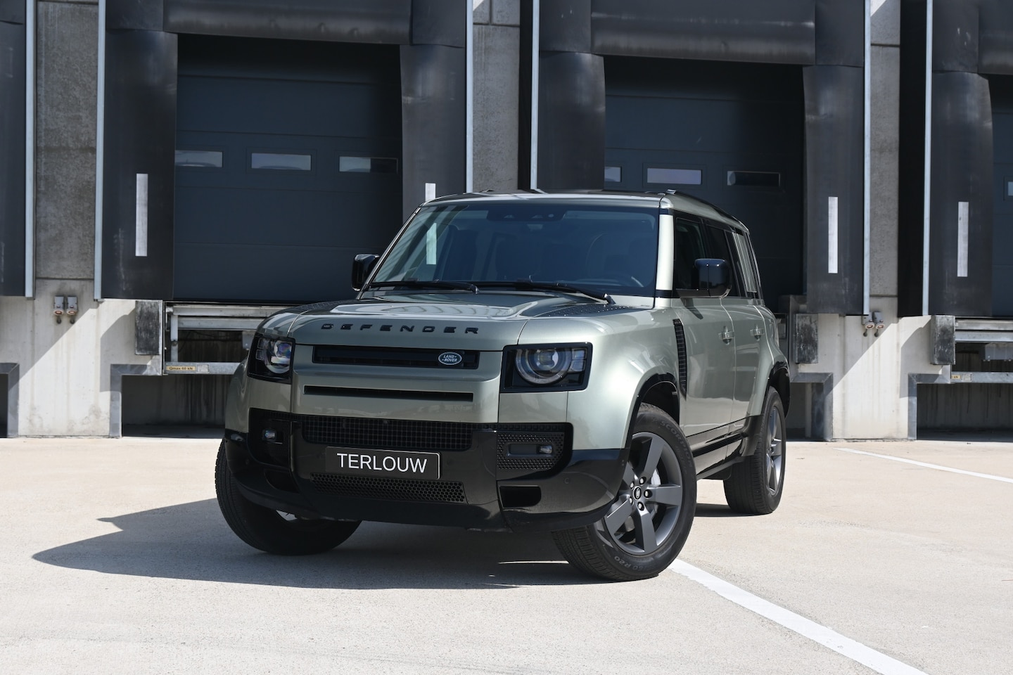 Land Rover Defender 110 - 2.0 P300e 110 X-Dynamic HSE 2.0 P300e 110 X-Dynamic HSE - AutoWereld.nl