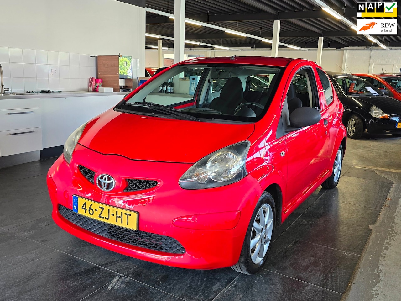Toyota Aygo - 1.0-12V/AIRCO/5-DEURS/NIEUWE APK BIJ VERKOOP/ - AutoWereld.nl