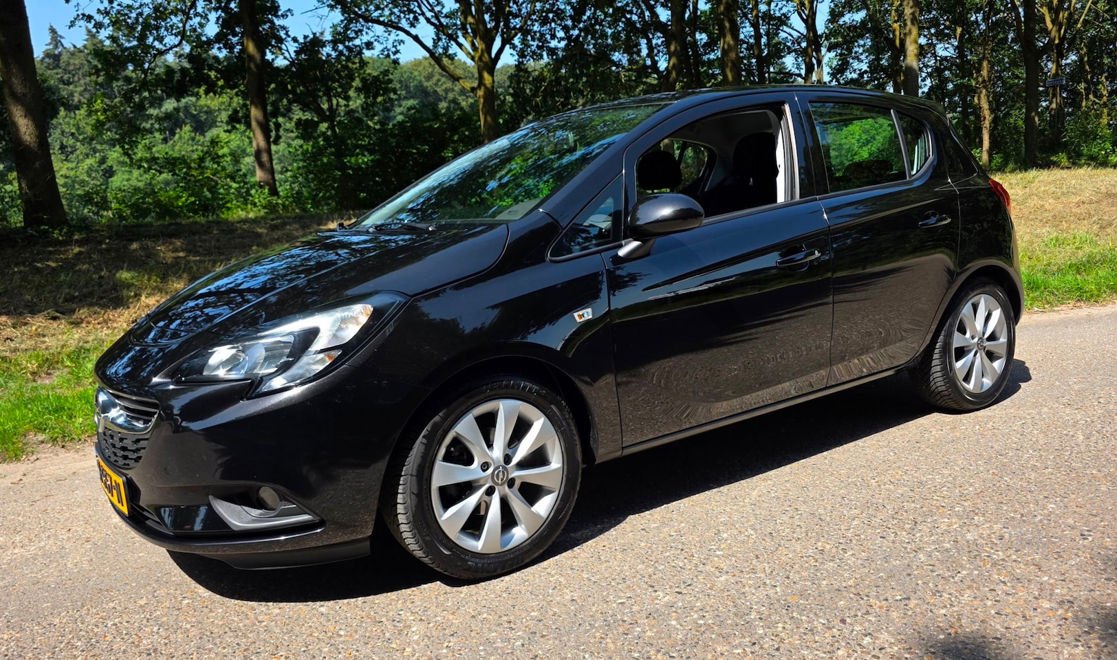Opel Corsa - 1.4 Favourite - NL Auto - 2e Eigenaar - 5 Deurs - AutoWereld.nl