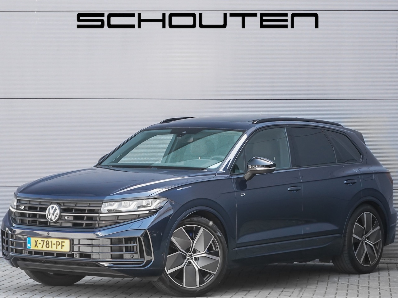 Volkswagen Touareg - 3.0 TSi eHybrid 4MOTION R Facelift Black Style Pano Nachtzicht - AutoWereld.nl