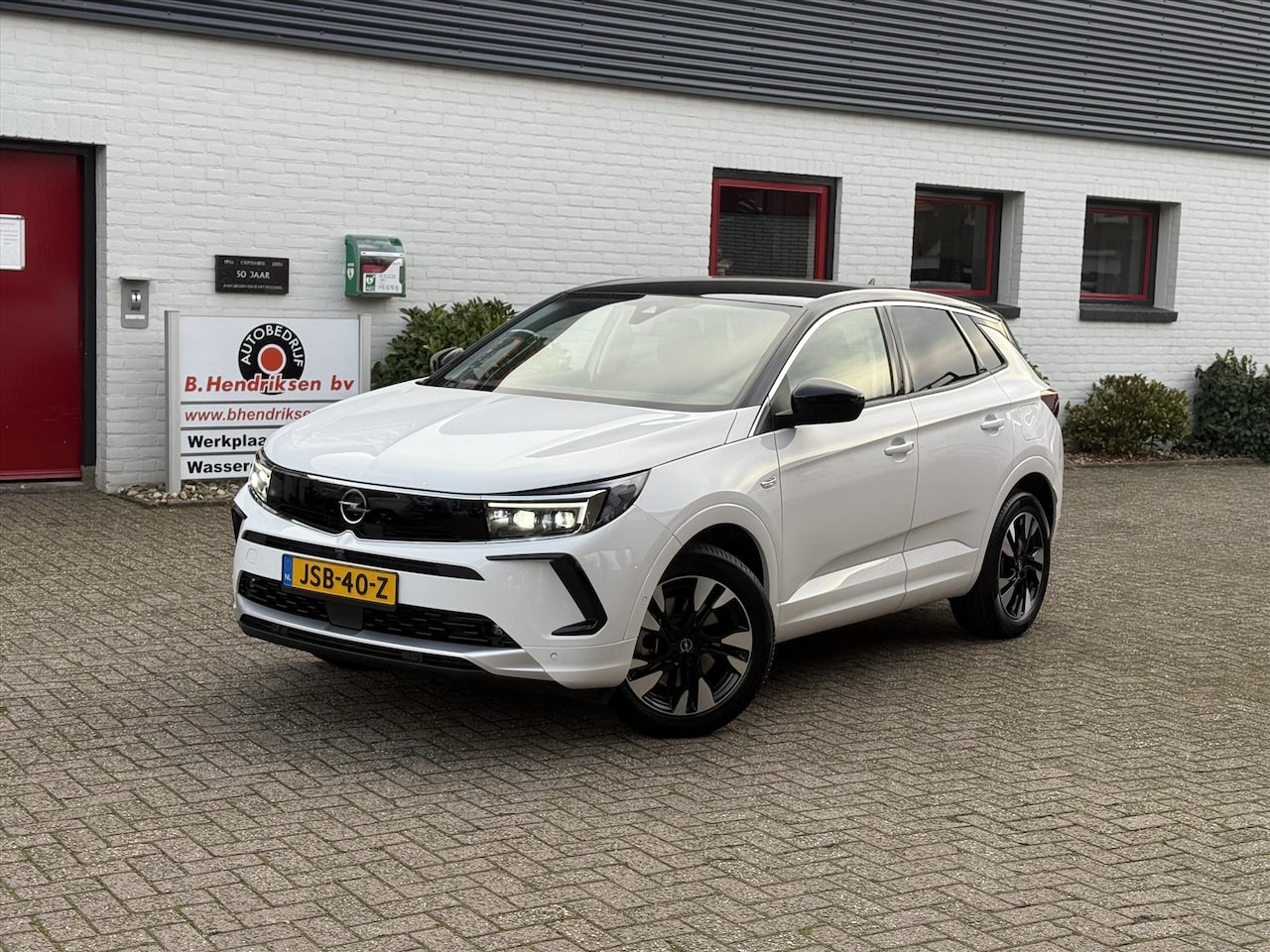 Opel Grandland - 1.6 Turbo Hybrid 225pk Aut Ultimate/ All season banden/ Trekhaak/ 360° Camera/ Adaptieve c - AutoWereld.nl