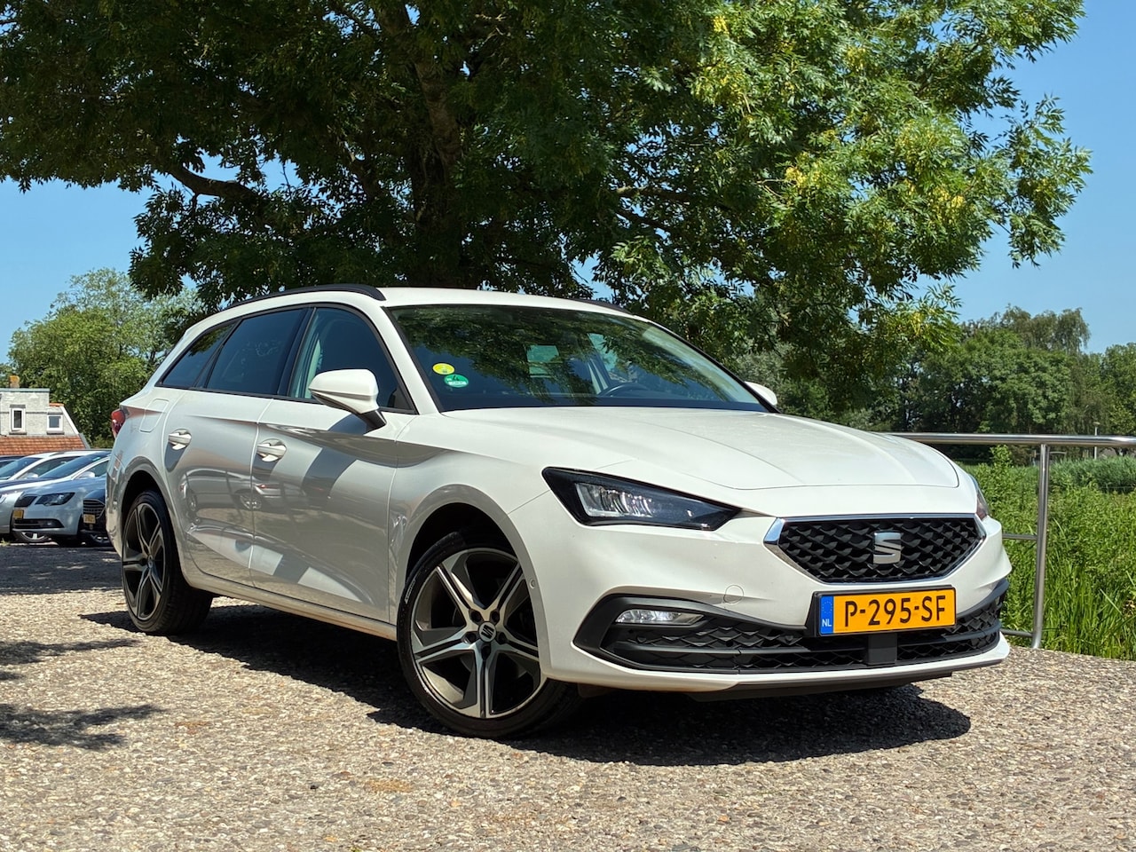SEAT Leon Sportstourer - 2.0 TDI | BTW | NAP | Digi dash + Carplay nu €17.975,-!! - AutoWereld.nl
