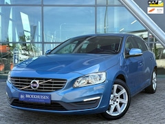 Volvo V60 - 1.6 T3 Momentum 150pk Trekhaak / Navigatie / Cruise Control