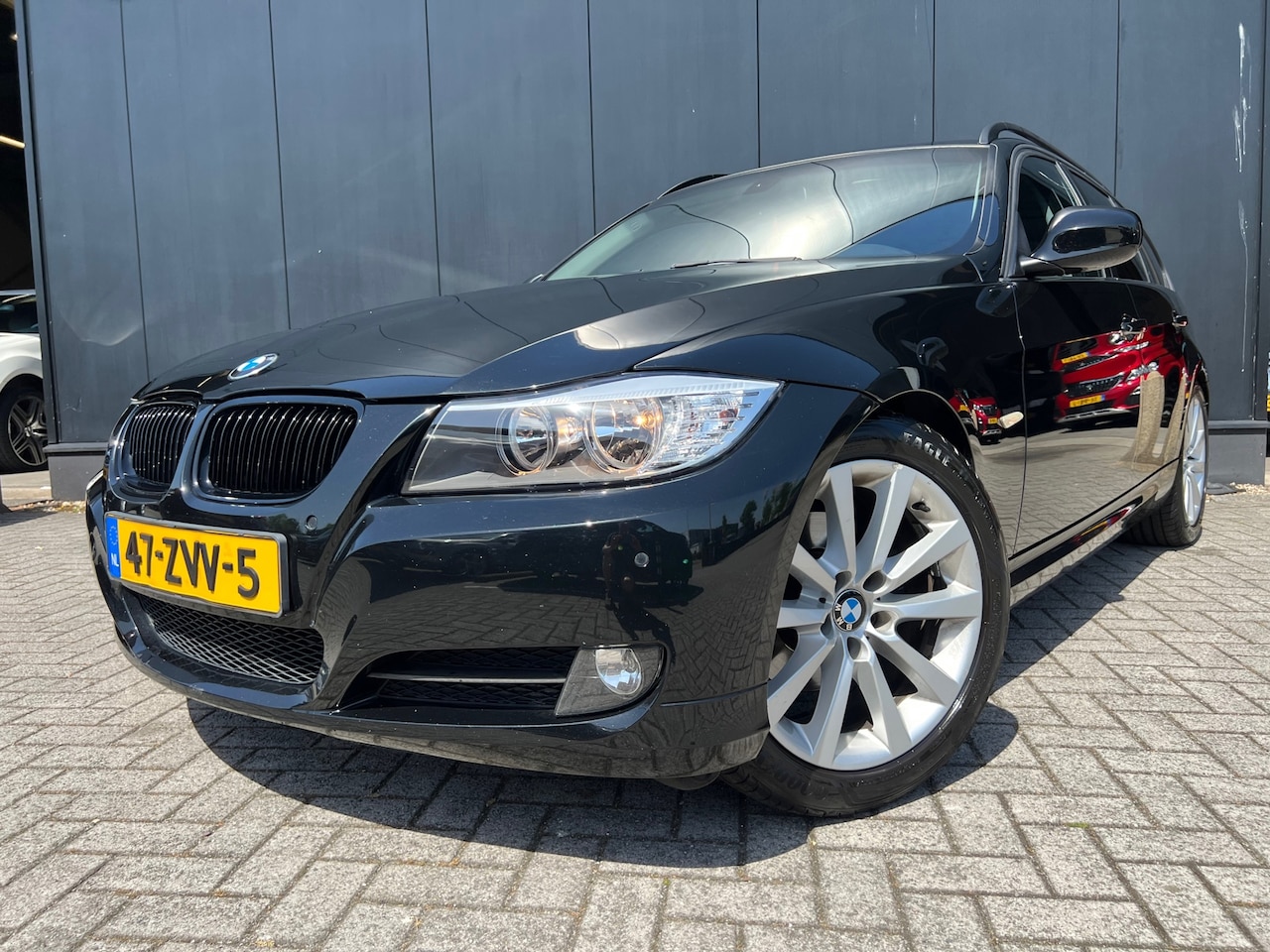 BMW 3-serie Touring - 320i '10 Aut/Leer/Panodak/Navi/18'Lmv - AutoWereld.nl