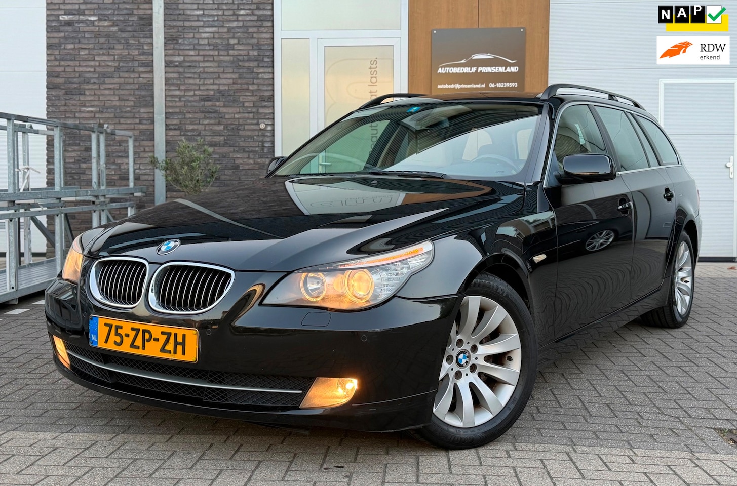 BMW 5-serie Touring - 523i Business Line | Dealer onderhouden | Zeer netjes | - AutoWereld.nl