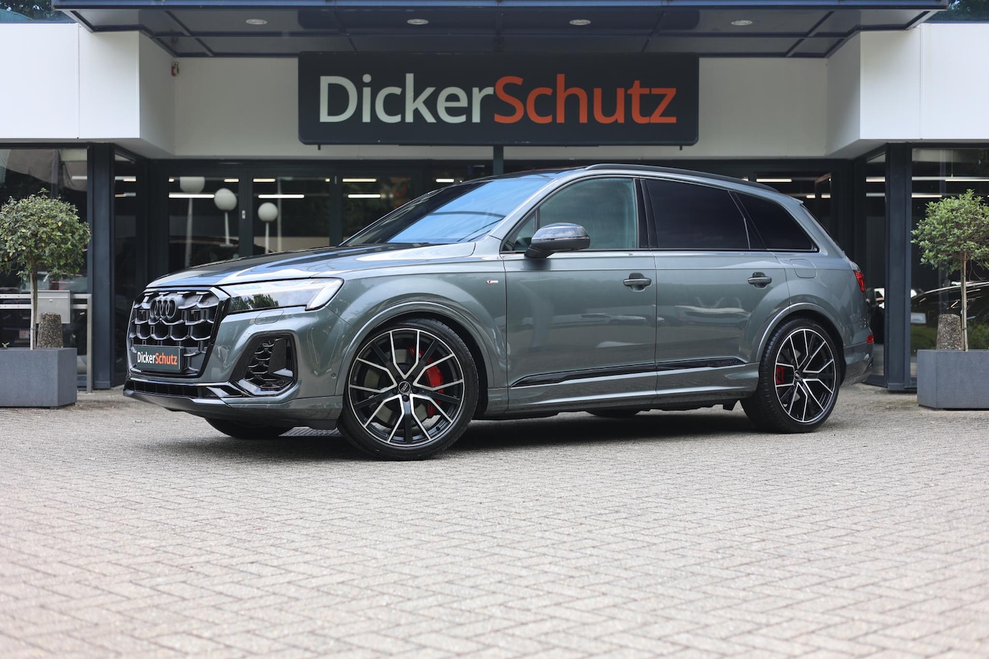 Audi Q7 - 60 TFSIe Competition Vierwielb. | Pano | Massage | Trekhaak - AutoWereld.nl