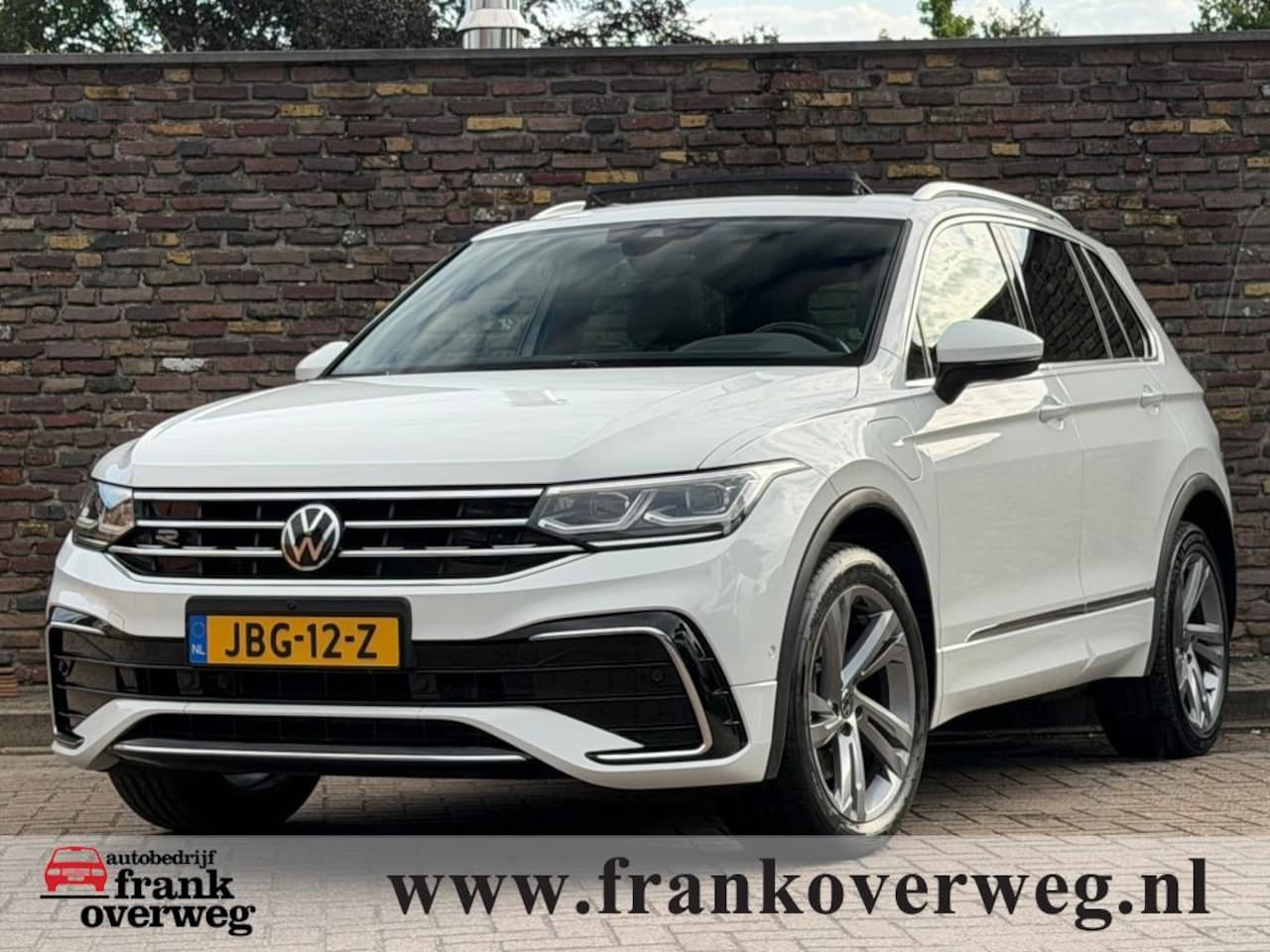 Volkswagen Tiguan - 1.4 TSI eHybrid R-LINE Panodak Head-Up Leer Trekhaak - AutoWereld.nl