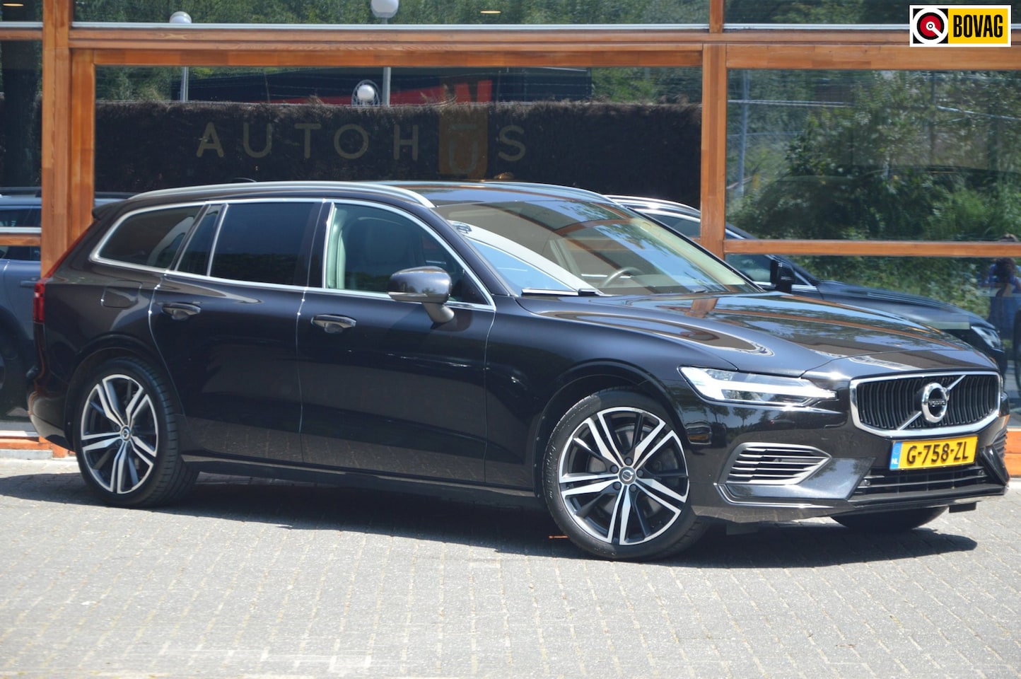 Volvo V60 - T6 Hybride AWD | Stoelverwarming | Trekhaak | Camera | 88% SOH | Leer | Apple CarPlay | - AutoWereld.nl