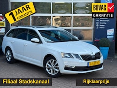 Skoda Octavia Combi - 1.5 TSI Greentech Business Edition Gratis Afleverpakket | Trekhaak Afneembaar | Panoramada