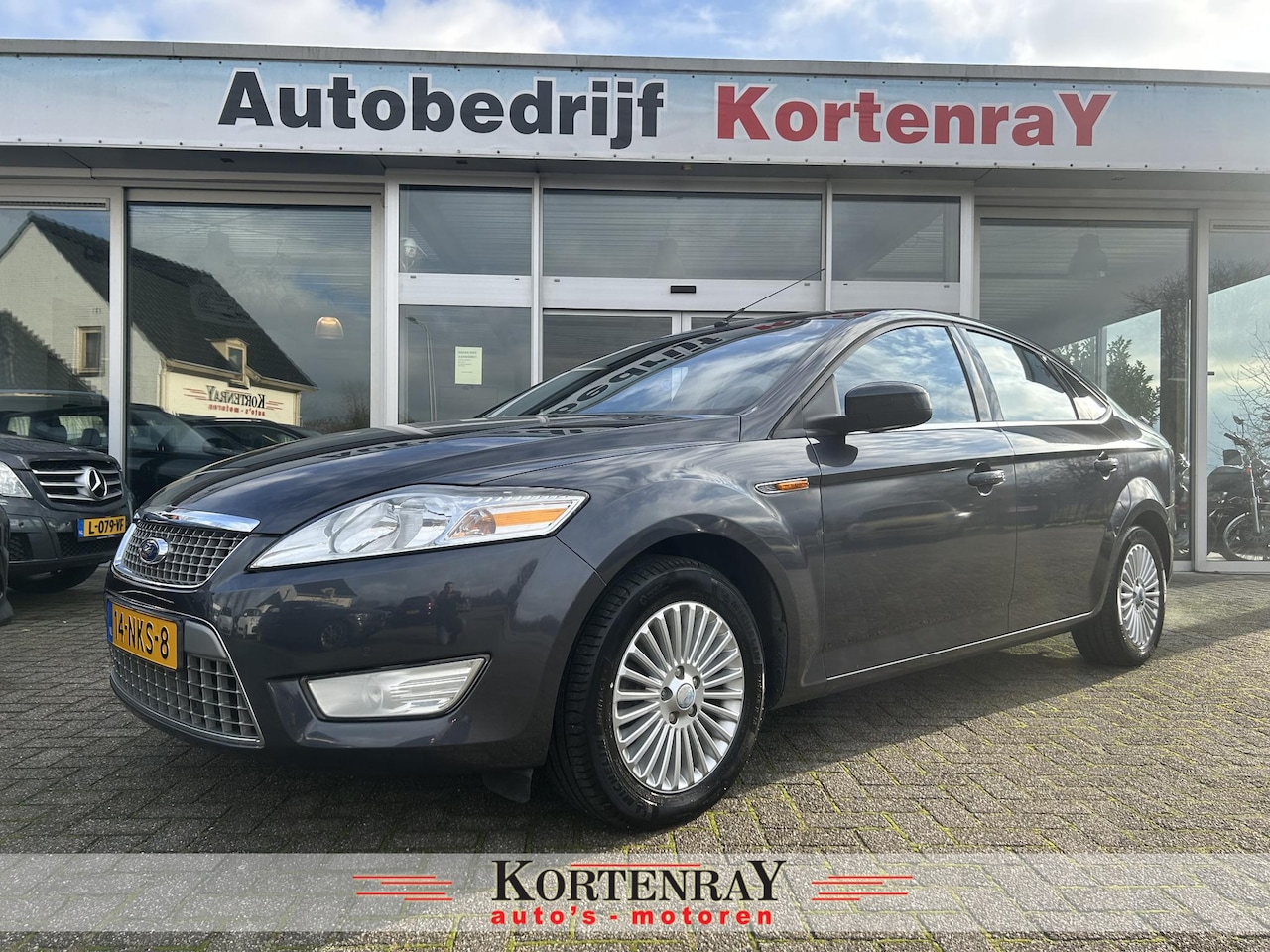 Ford Mondeo - 2.0-16V titanium nieuwstaat/ecc airco/pdc/cruise control/trekhaak/nieuwstaat - AutoWereld.nl