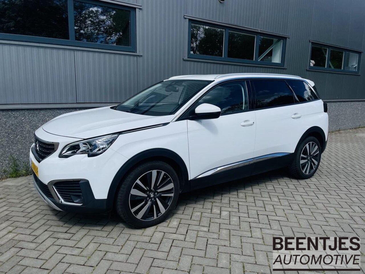 Peugeot 5008 - 1.2 PureTech Allure | nieuwe distributieriem | Trekhaak | Muziek streamen