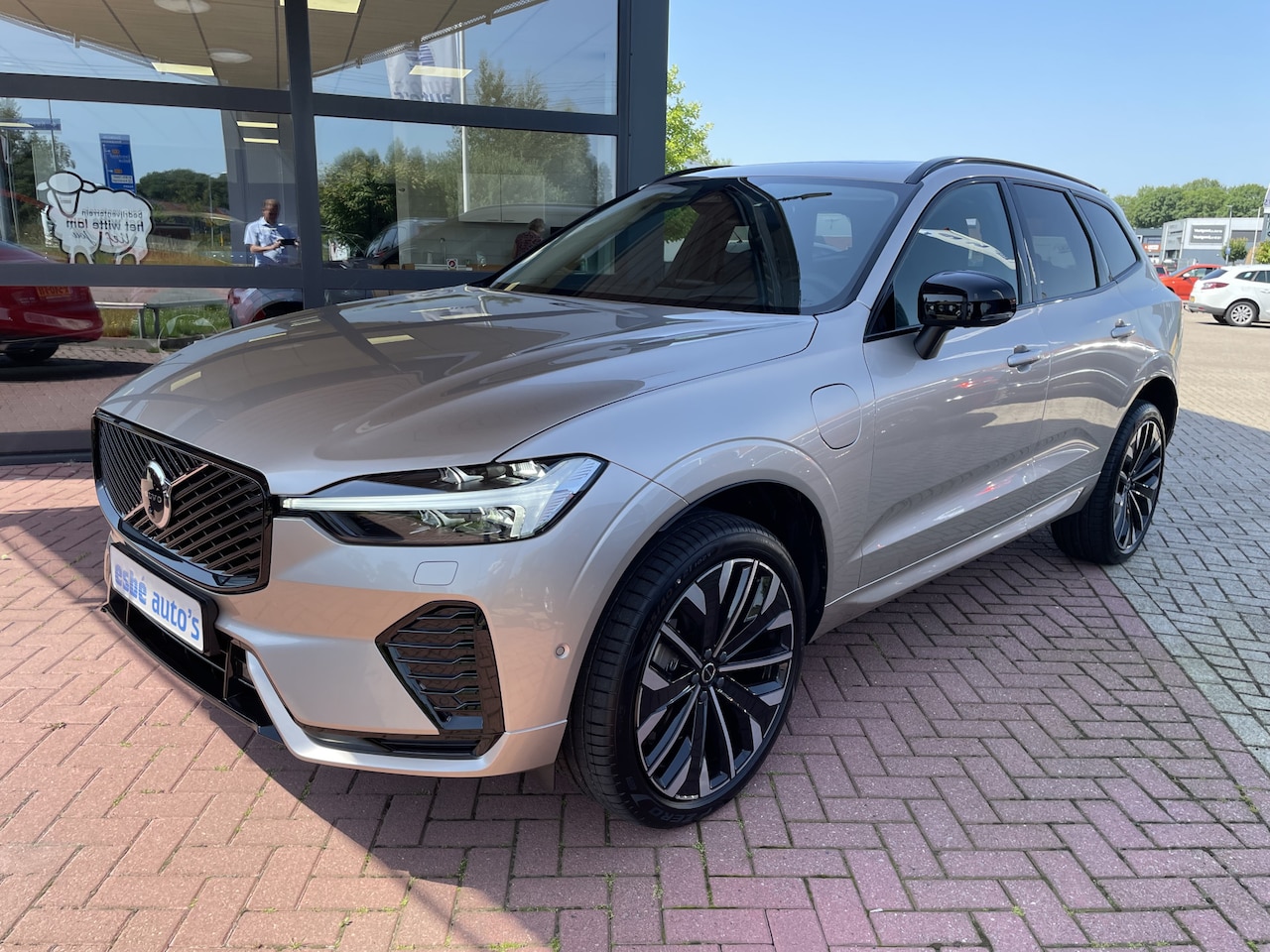 Volvo XC60 - 2.0 T6 Plug-in hybrid AWD Ultra Dark Luchtvering Bowers en Wilkins Audio Nappa Leder Massa - AutoWereld.nl