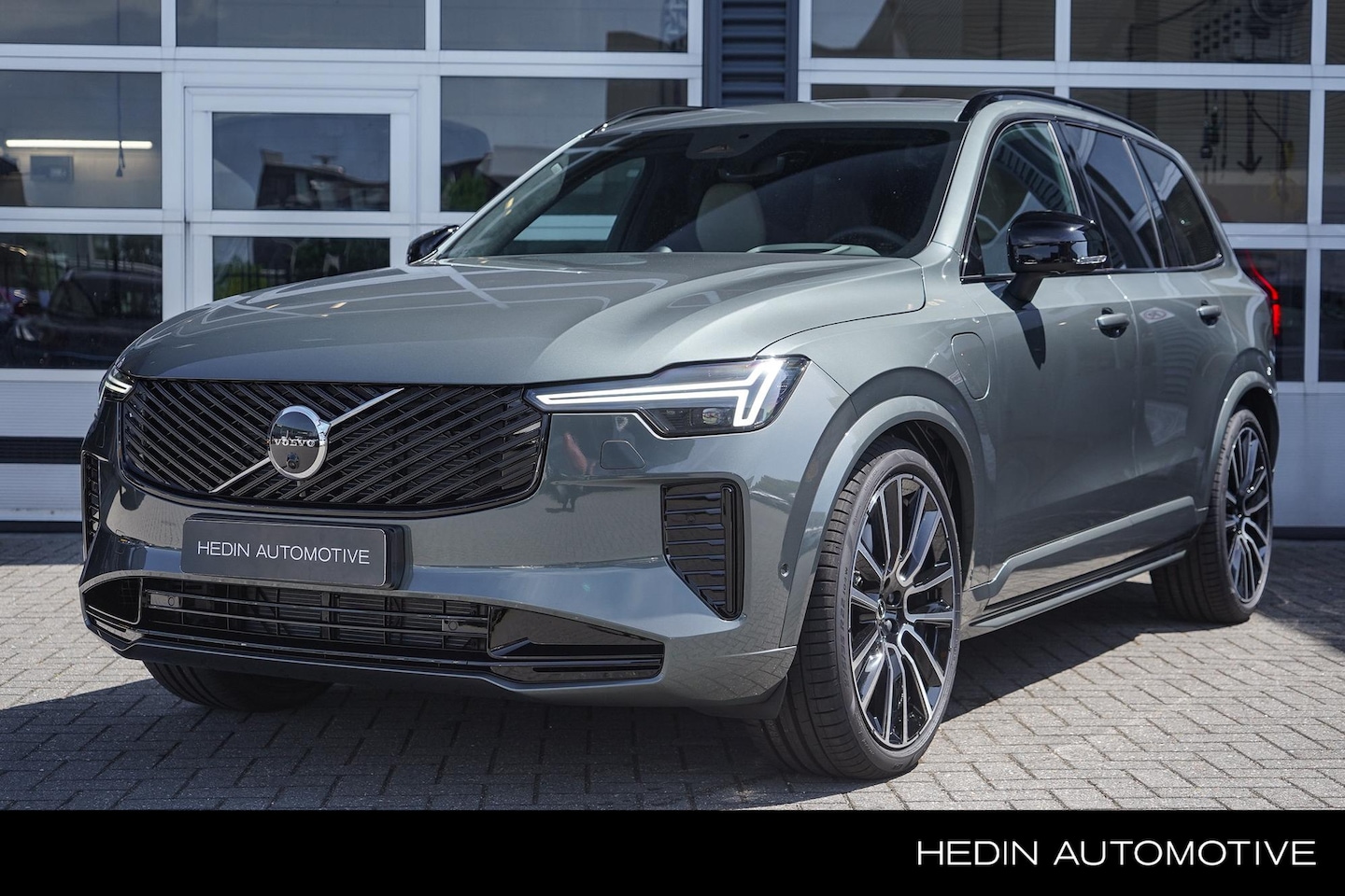 Volvo XC90 - 2.0 T8 Plug-in hybrid AWD Ultra Dark Exec. Ed. Luchtvering | Bowers & Wilkins Audio | Gela - AutoWereld.nl