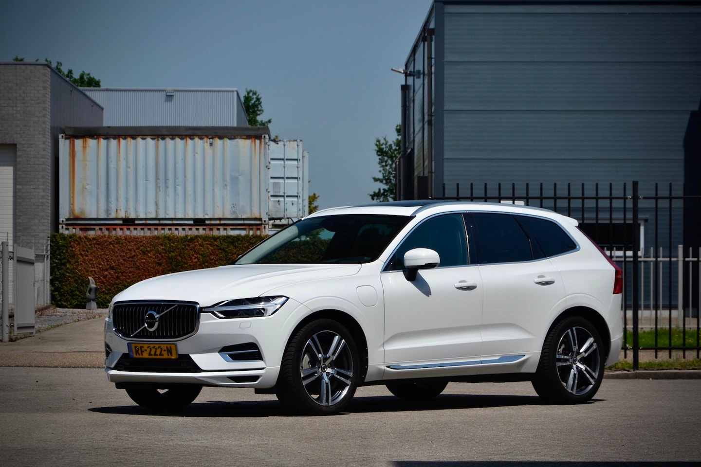 Volvo XC60 - 2.0 T8 Twin Engine AWD Inscription / NL auto / 1e Eig. / Luchtvering / Pano - AutoWereld.nl
