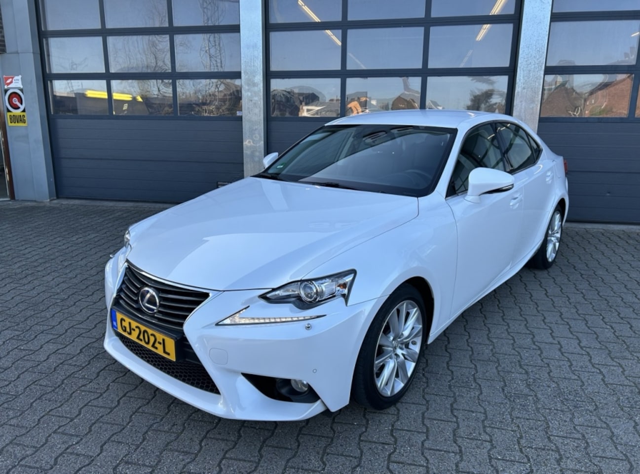 Lexus IS - 300h Hybrid Business Line 300h Hybrid 181pk Business Line - AutoWereld.nl