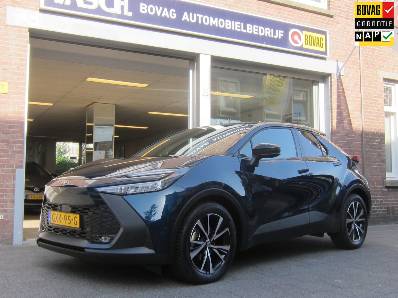 Toyota C-HR - 1.8 Hybrid 140 Dynamic All Seasonbanden All In Prijs - AutoWereld.nl